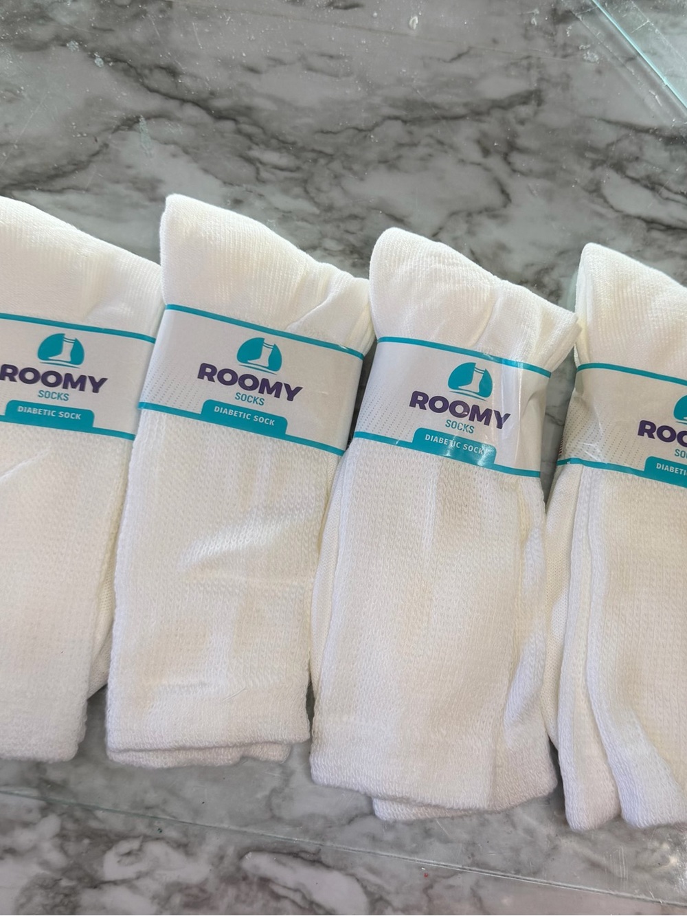 NEW 4 Pack Roomie Socks Diabetic
Socks Size 9-11